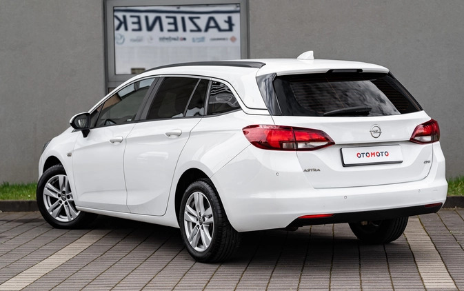 Opel Astra cena 39900 przebieg: 182000, rok produkcji 2017 z Radom małe 704